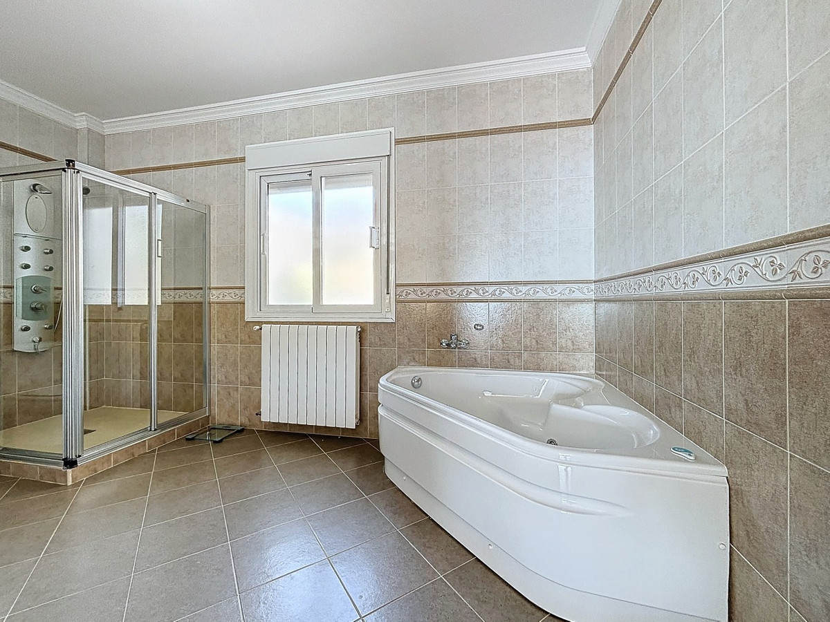 4 Bed Townhouse for sale in Periana Costa Del Sol East, Málaga, Spain