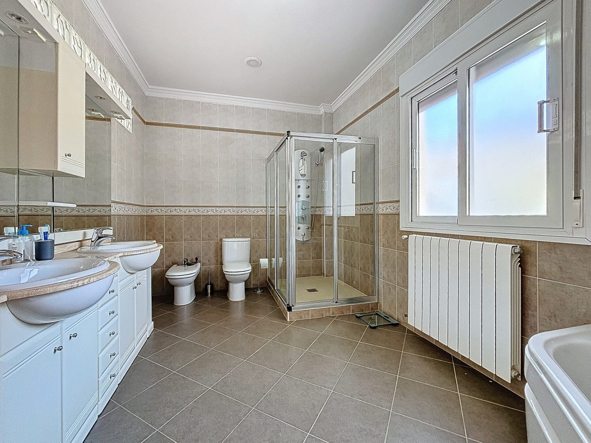 4 Bed Townhouse for sale in Periana Costa Del Sol East, Málaga, Spain