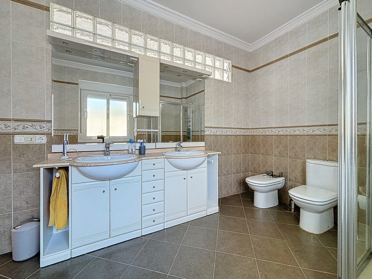 4 Bed Townhouse for sale in Periana Costa Del Sol East, Málaga, Spain