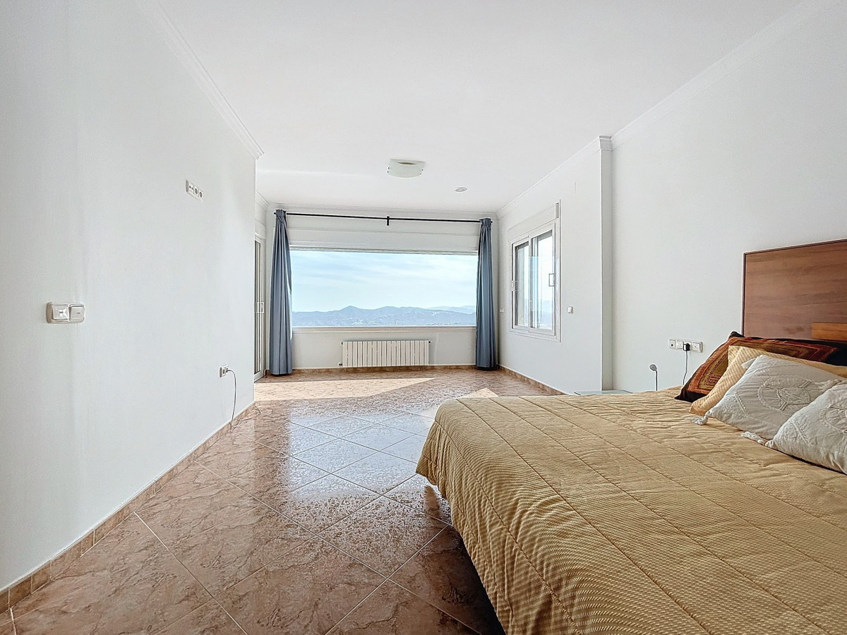 4 Bed Townhouse for sale in Periana Costa Del Sol East, Málaga, Spain