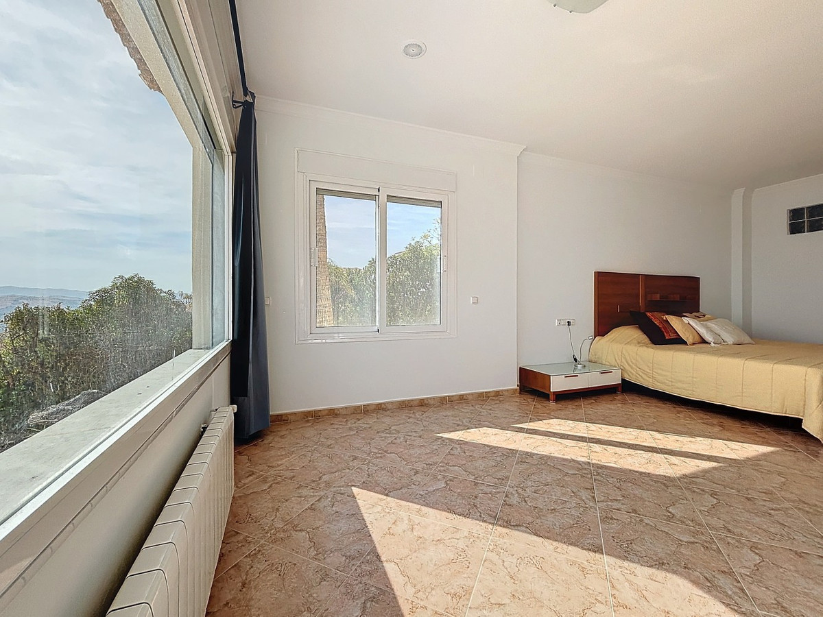4 Bed Townhouse for sale in Periana Costa Del Sol East, Málaga, Spain