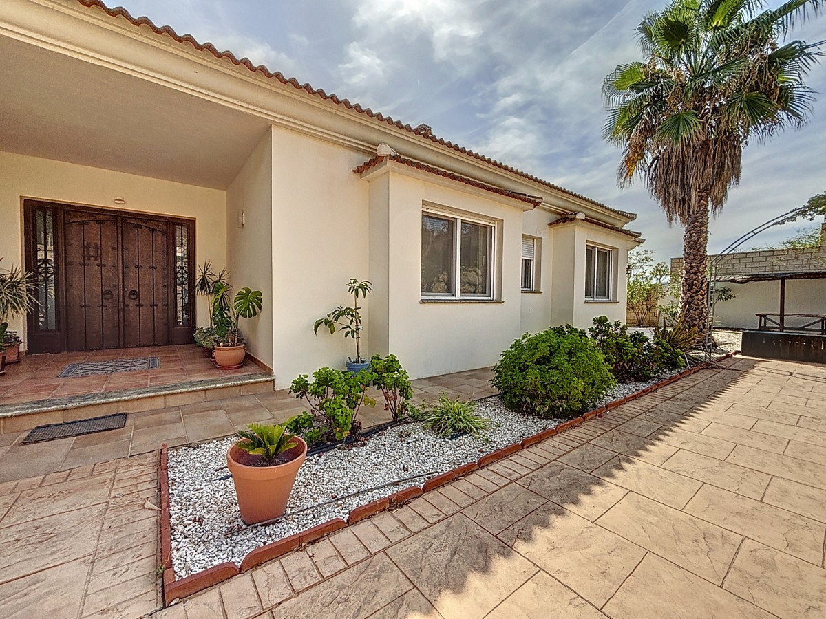 4 Bed Townhouse for sale in Periana Costa Del Sol East, Málaga, Spain