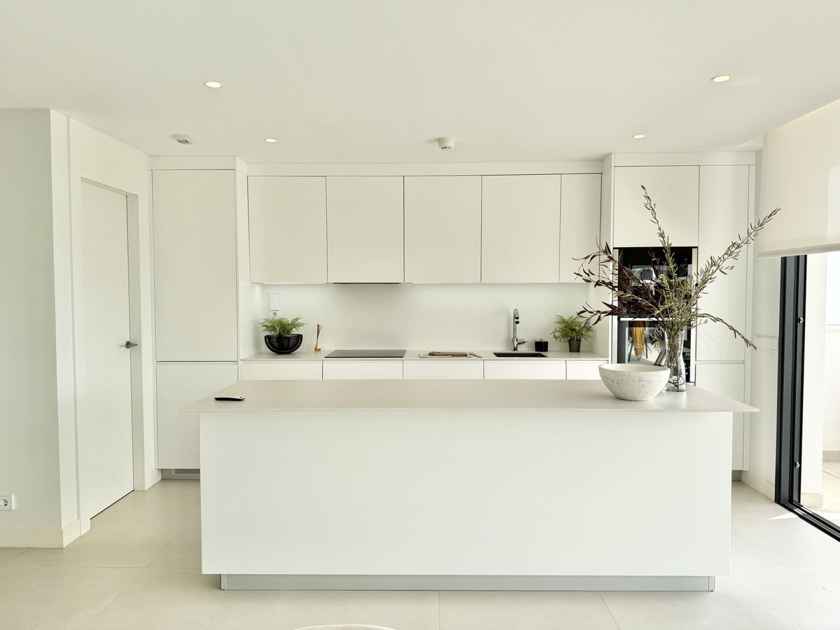 3 Bed Apartment for sale in Fuengirola Costa Del Sol, Málaga, Spain