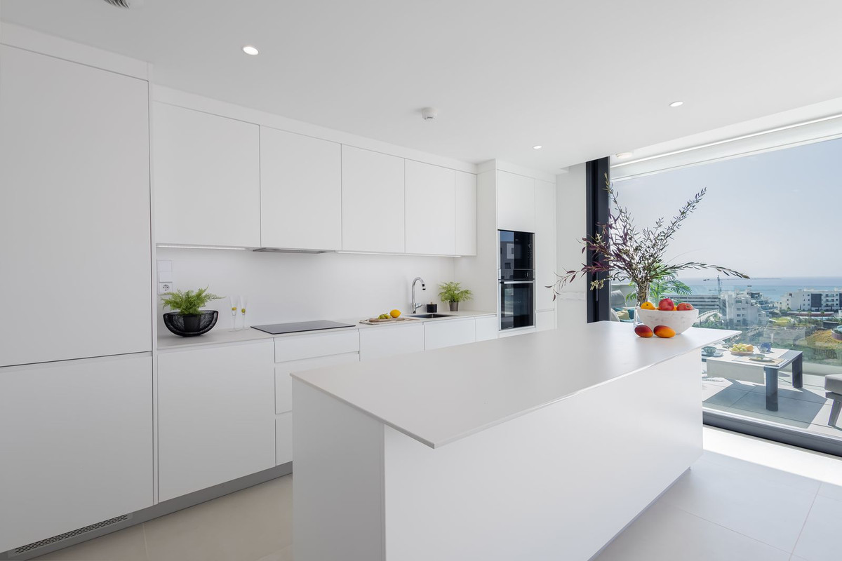 3 Bed Apartment for sale in Fuengirola Costa Del Sol, Málaga, Spain