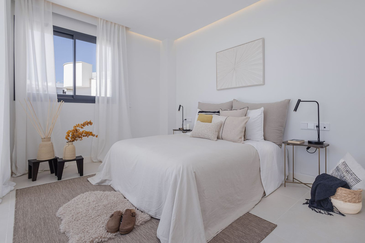 3 Bed Apartment for sale in Fuengirola Costa Del Sol, Málaga, Spain