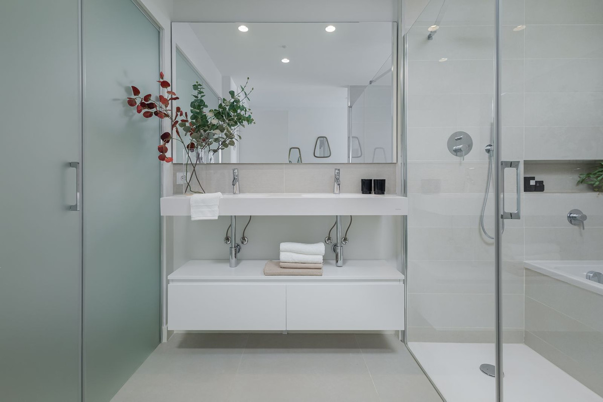 3 Bed Apartment for sale in Fuengirola Costa Del Sol, Málaga, Spain