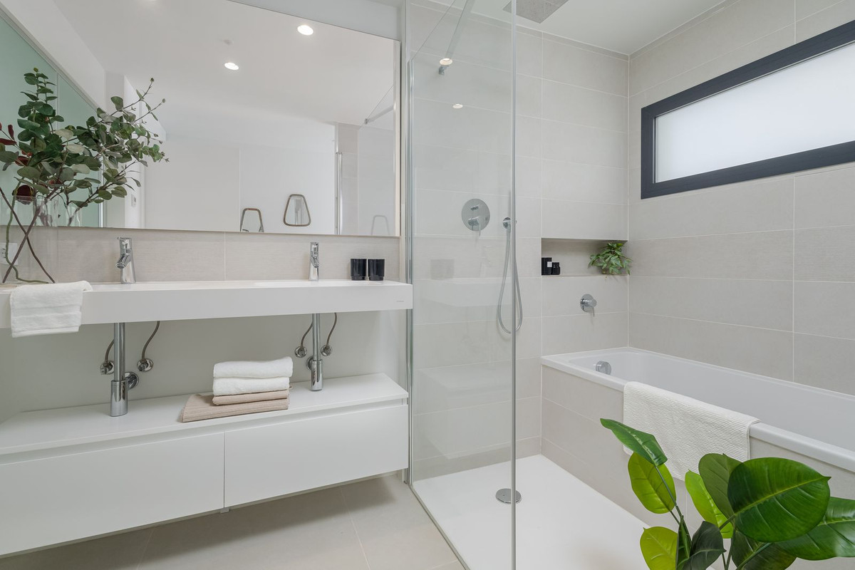 3 Bed Apartment for sale in Fuengirola Costa Del Sol, Málaga, Spain