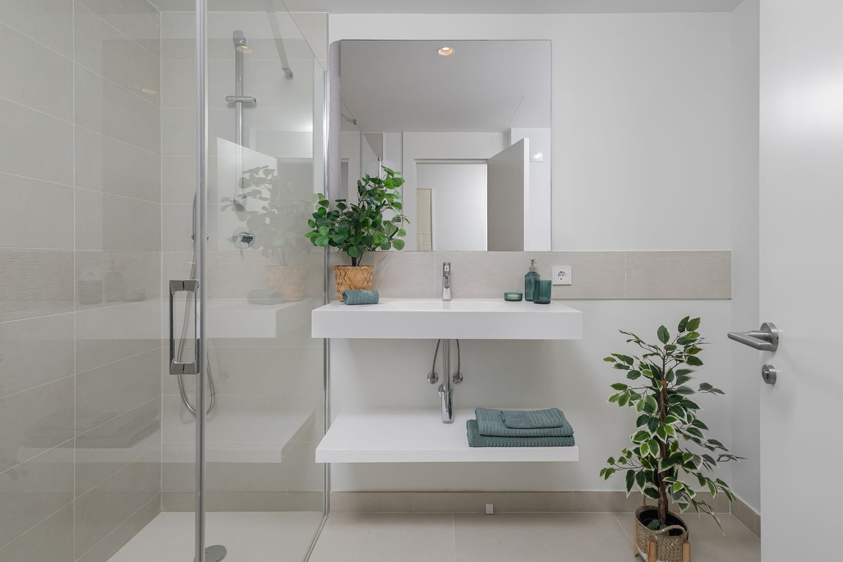 3 Bed Apartment for sale in Fuengirola Costa Del Sol, Málaga, Spain