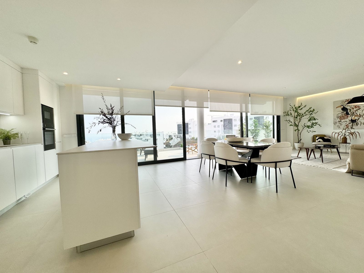 3 Bed Apartment for sale in Fuengirola Costa Del Sol, Málaga, Spain