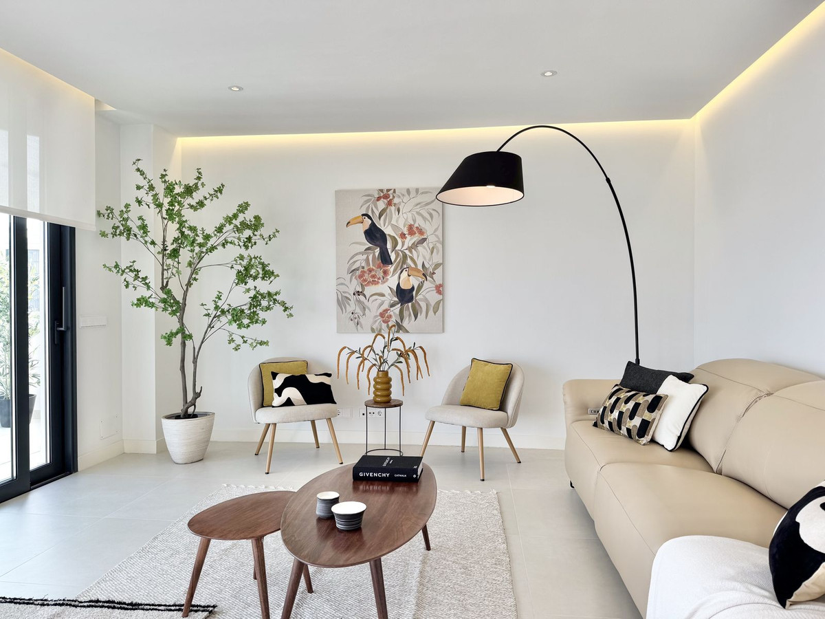 3 Bed Apartment for sale in Fuengirola Costa Del Sol, Málaga, Spain