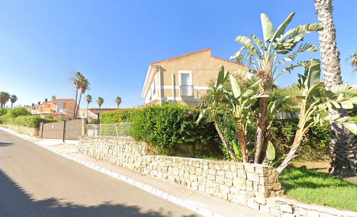 3 Bed Townhouse for sale in La Duquesa Costa Del Sol, Málaga, Spain