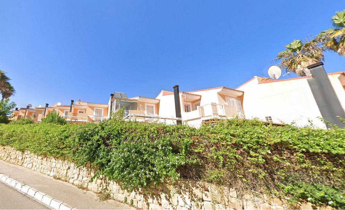 3 Bed Townhouse for sale in La Duquesa Costa Del Sol, Málaga, Spain
