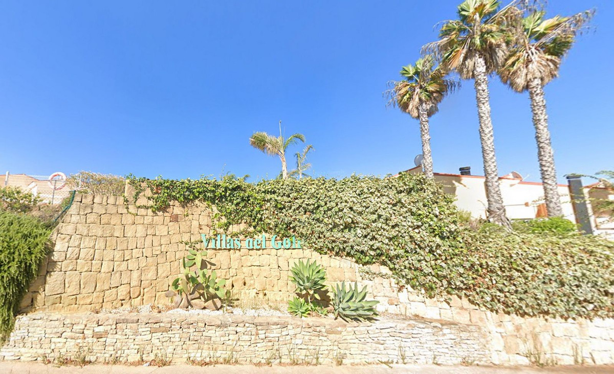 3 Bed Townhouse for sale in La Duquesa Costa Del Sol, Málaga, Spain