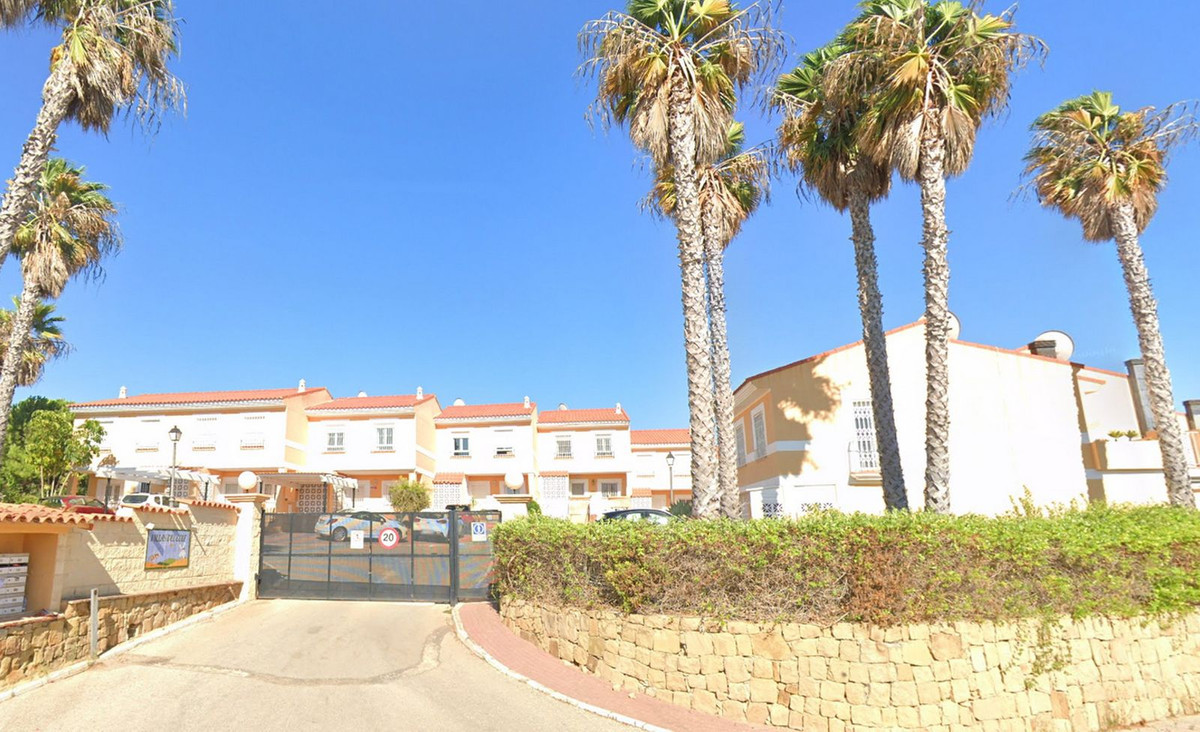 3 Bed Townhouse for sale in La Duquesa Costa Del Sol, Málaga, Spain