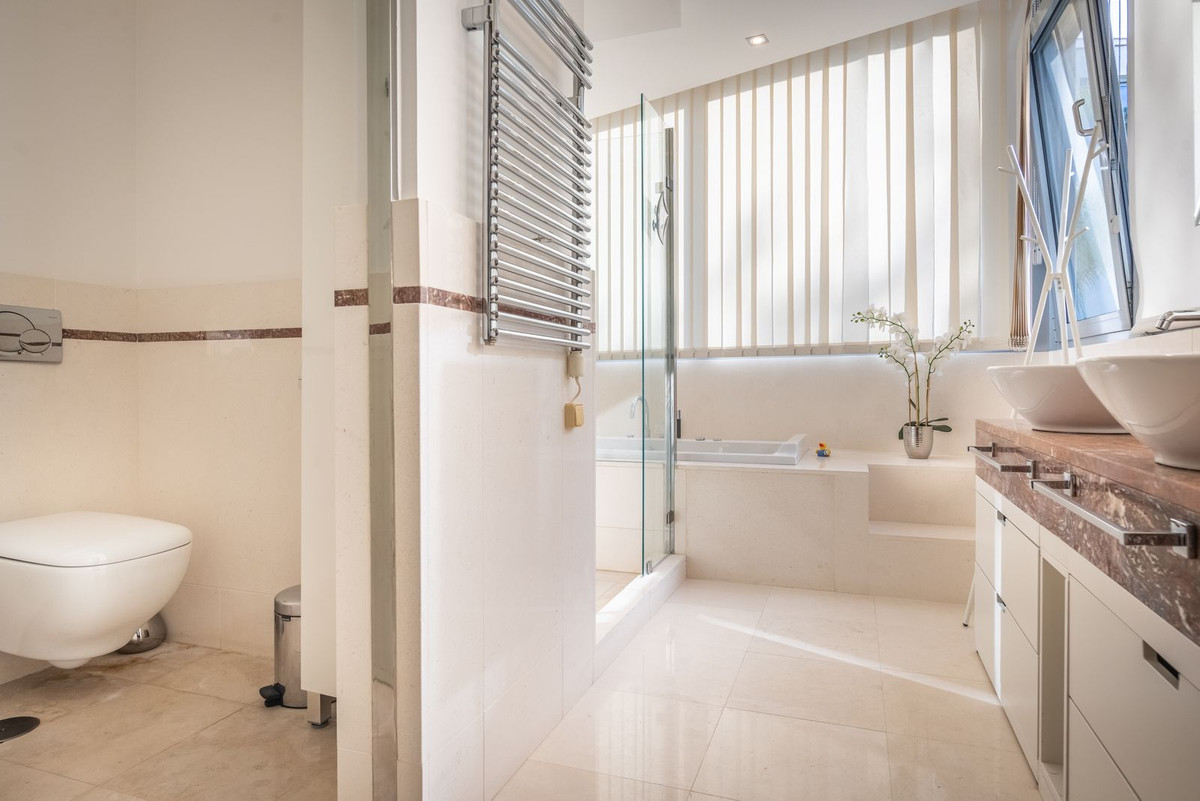 2 Bed Townhouse for sale in Sierra Blanca Costa Del Sol, Málaga, Spain