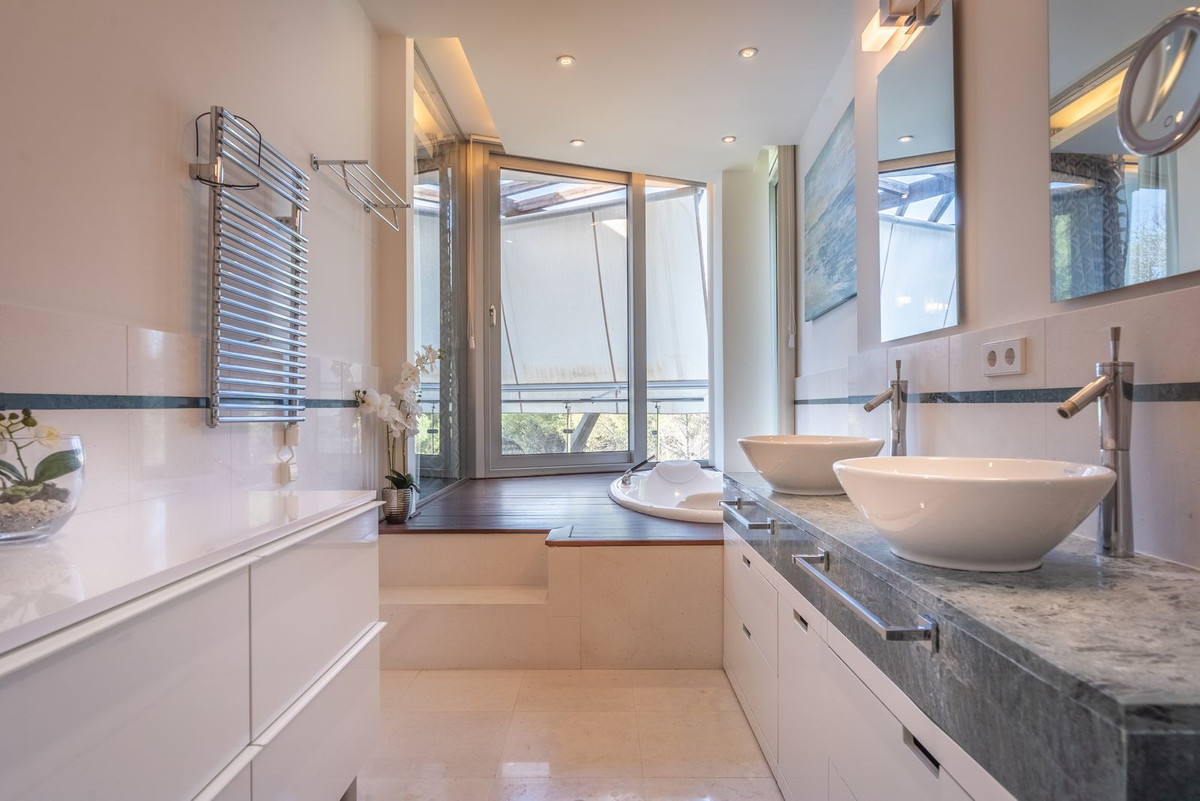 2 Bed Townhouse for sale in Sierra Blanca Costa Del Sol, Málaga, Spain