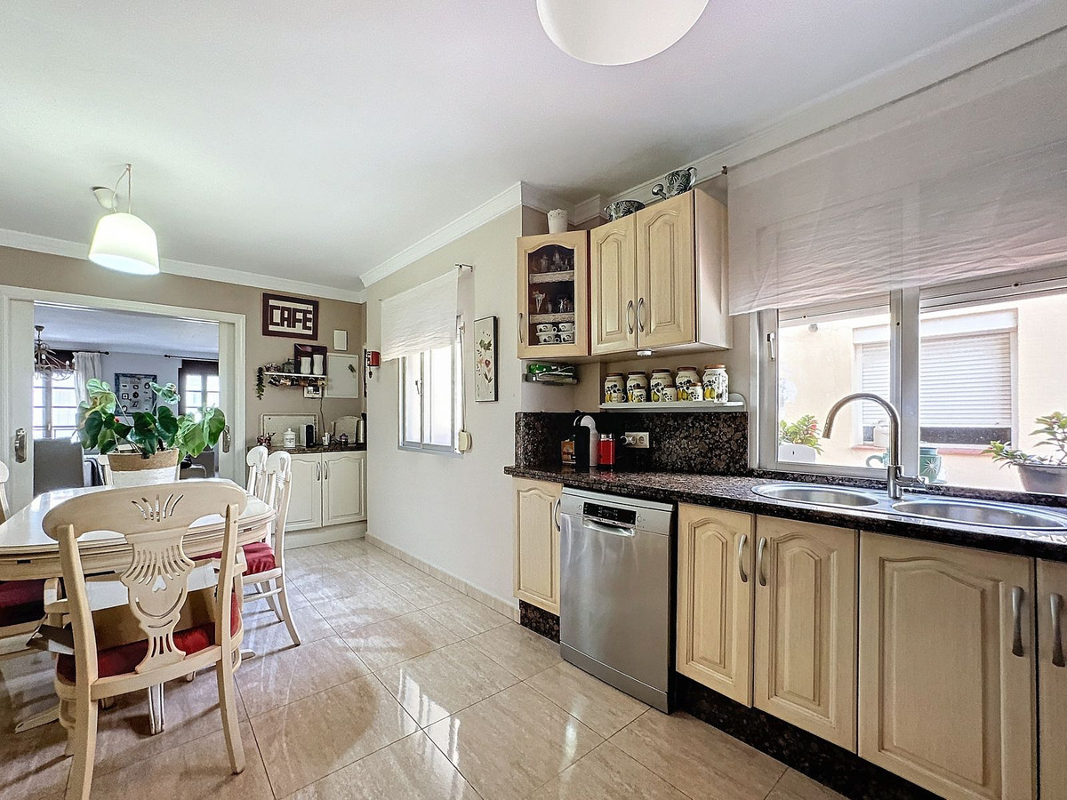 Se vende Pareada de 5 dormitorios en Costa Del Sol, Málaga, España