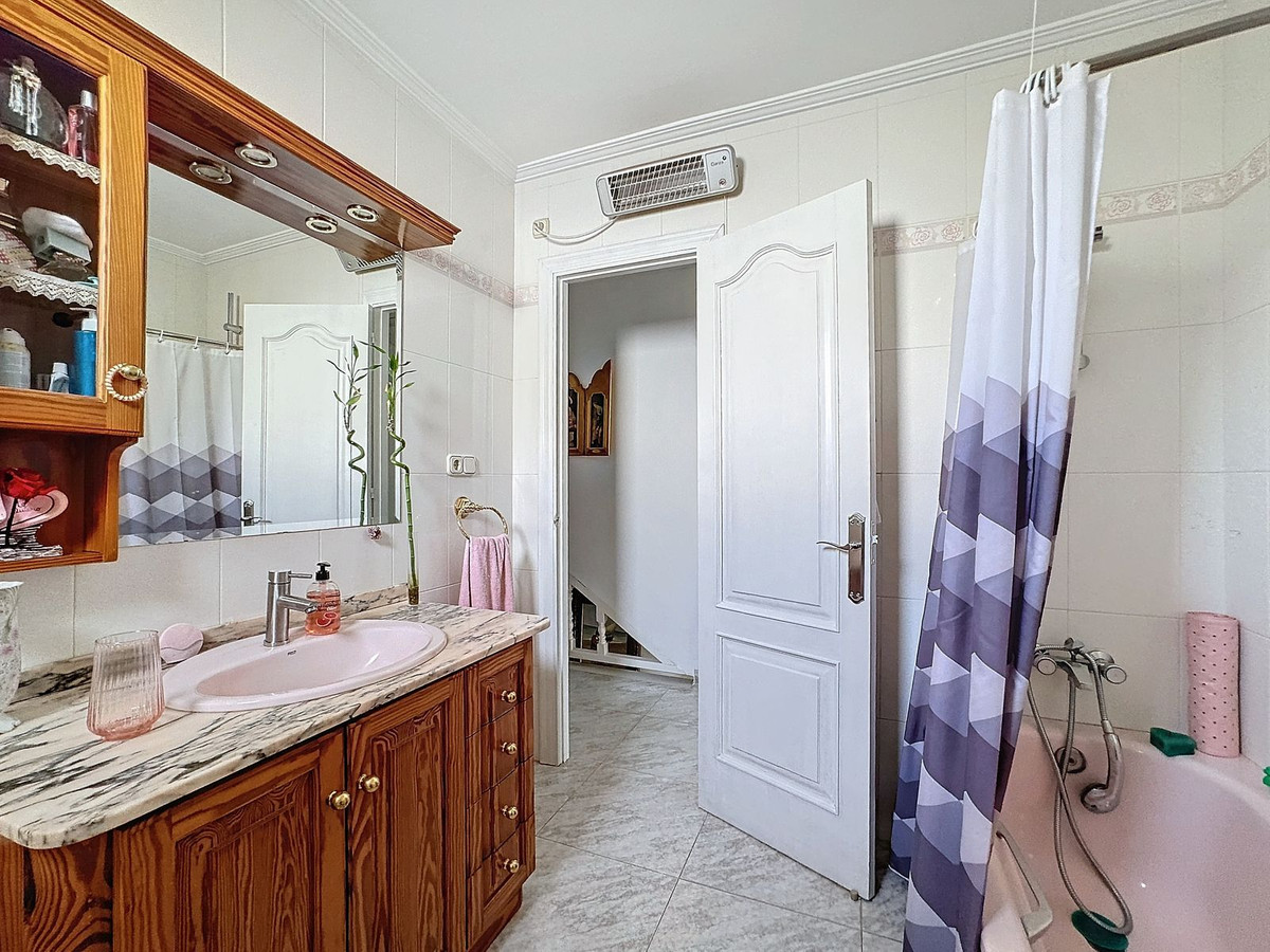 Se vende Pareada de 5 dormitorios en Costa Del Sol, Málaga, España