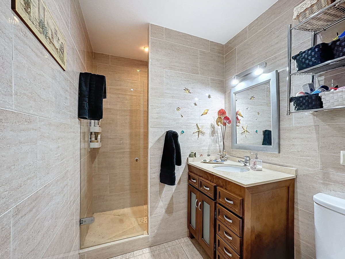 Se vende Pareada de 5 dormitorios en Costa Del Sol, Málaga, España