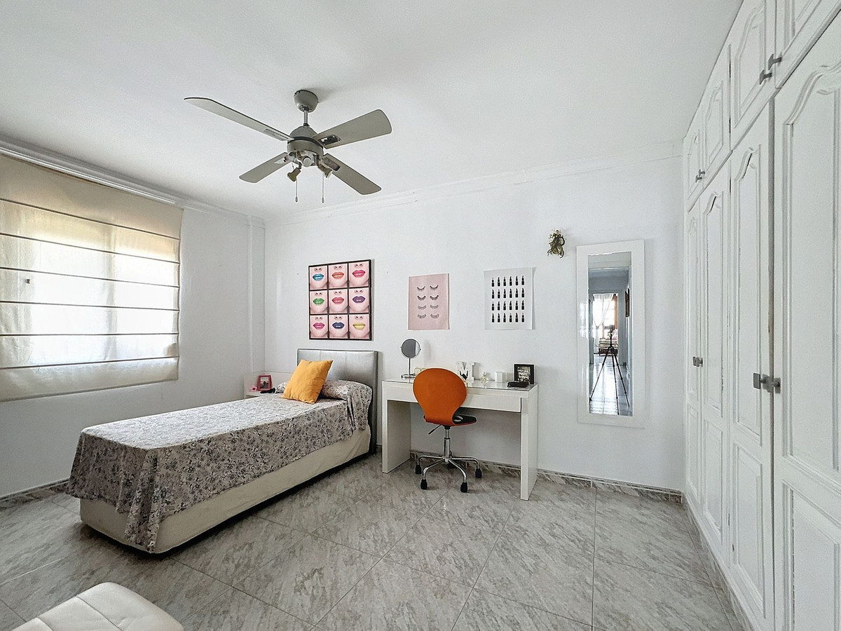 Se vende Pareada de 5 dormitorios en Costa Del Sol, Málaga, España
