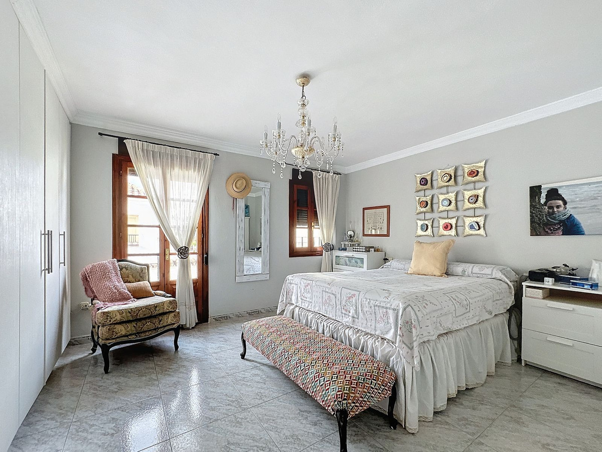 Se vende Pareada de 5 dormitorios en Costa Del Sol, Málaga, España