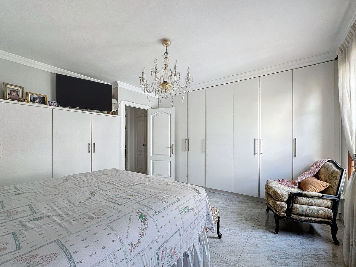 Se vende Pareada de 5 dormitorios en Costa Del Sol, Málaga, España