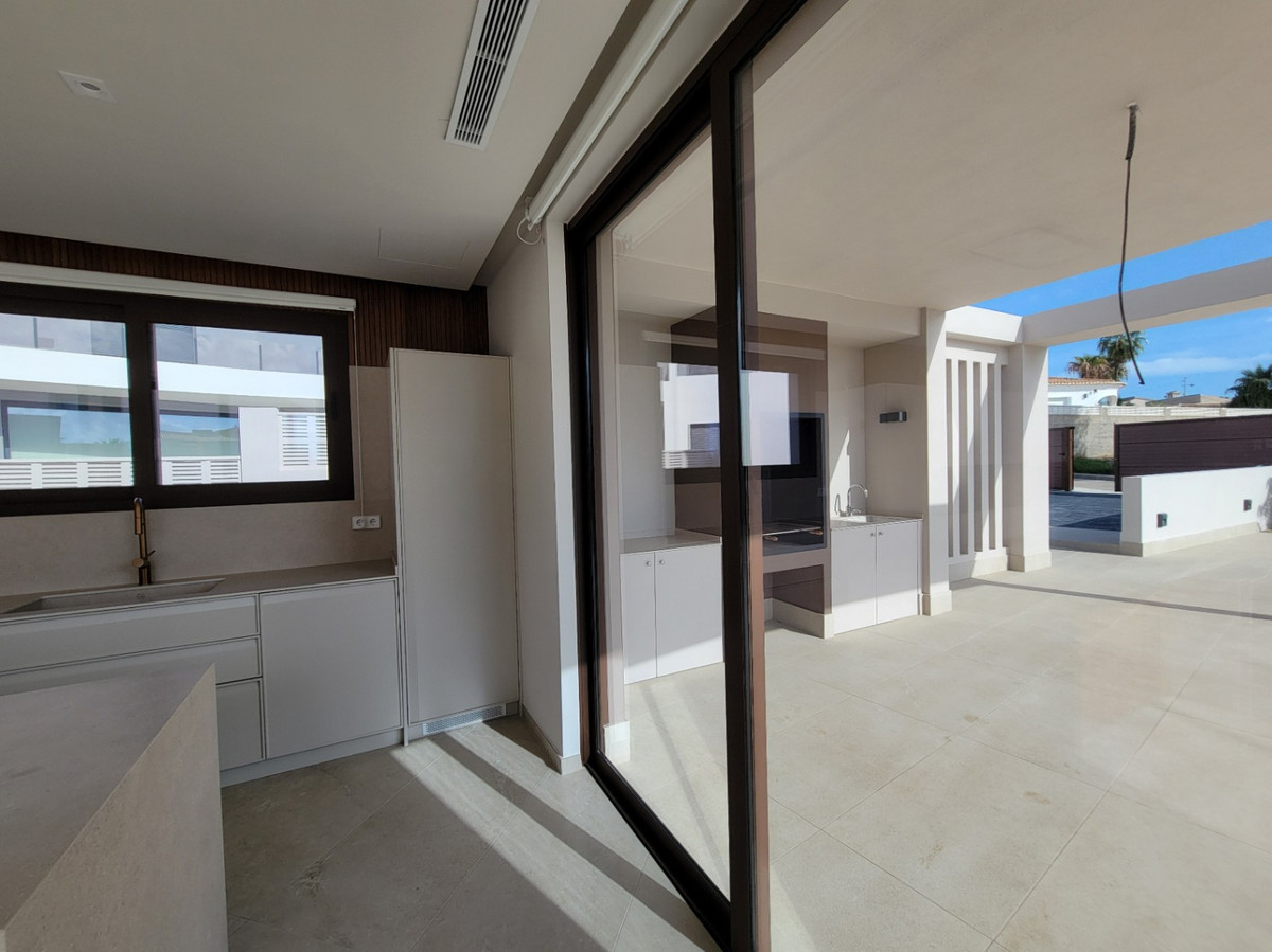 5 Bed Townhouse for sale in Calpe Costa Blanca, Alicante, Spain