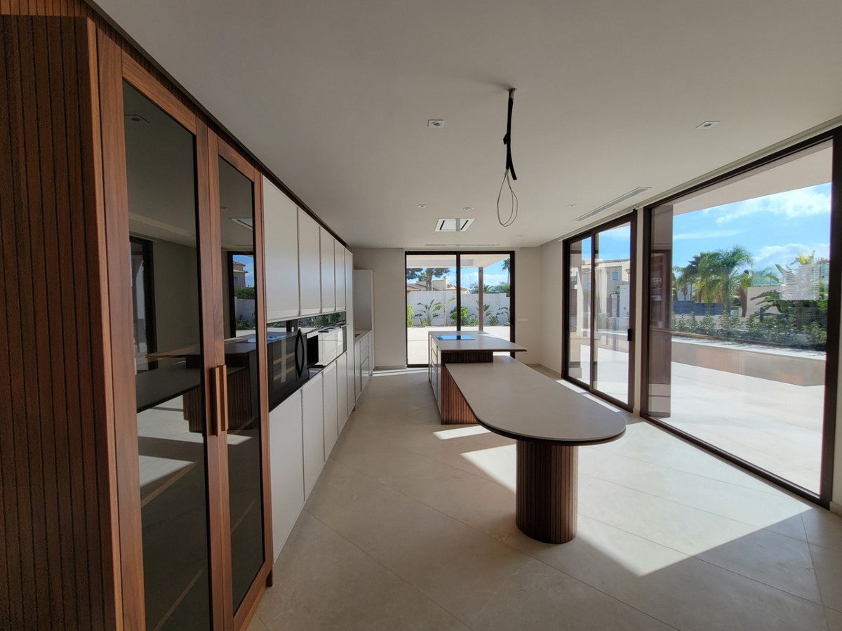 5 Bed Townhouse for sale in Calpe Costa Blanca, Alicante, Spain