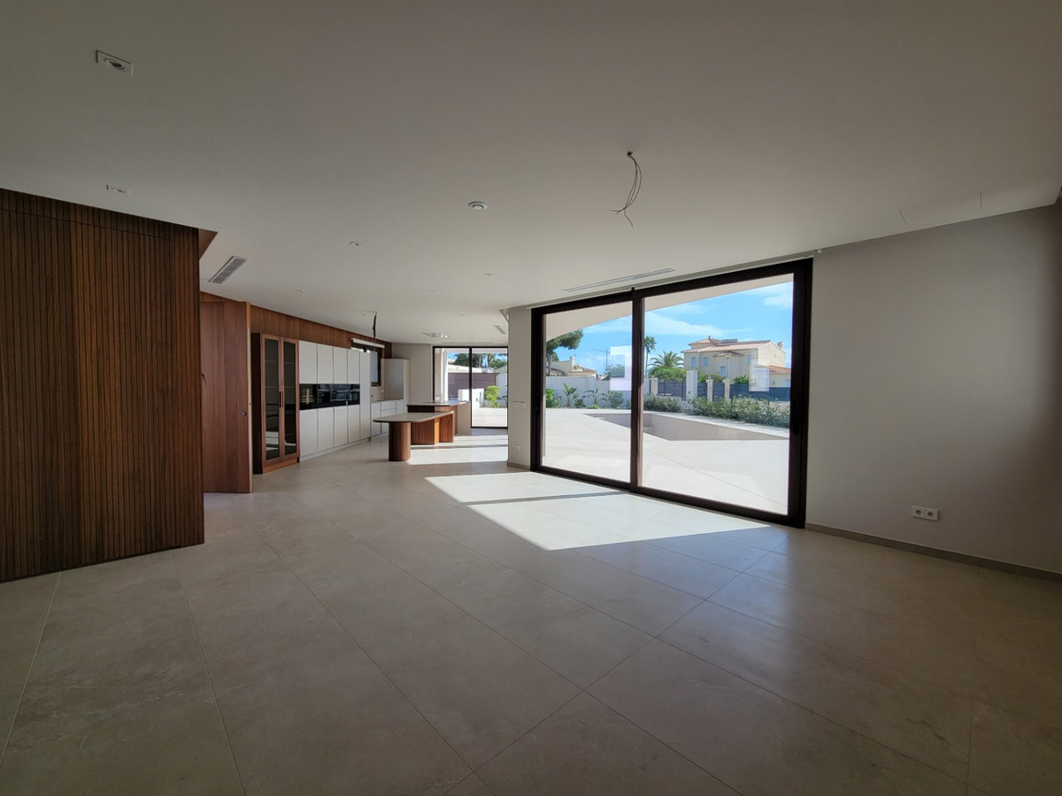 5 Bed Townhouse for sale in Calpe Costa Blanca, Alicante, Spain