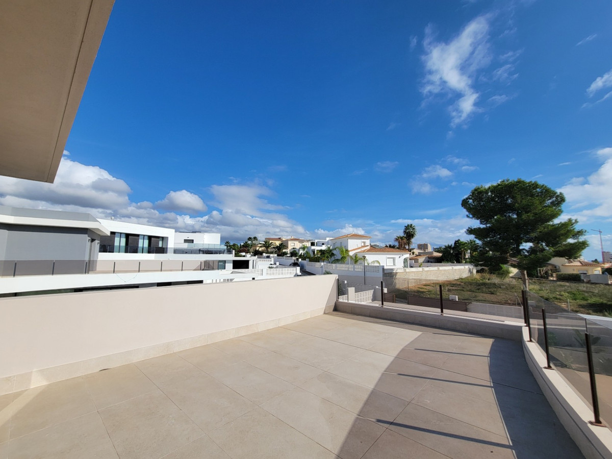 5 Bed Townhouse for sale in Calpe Costa Blanca, Alicante, Spain