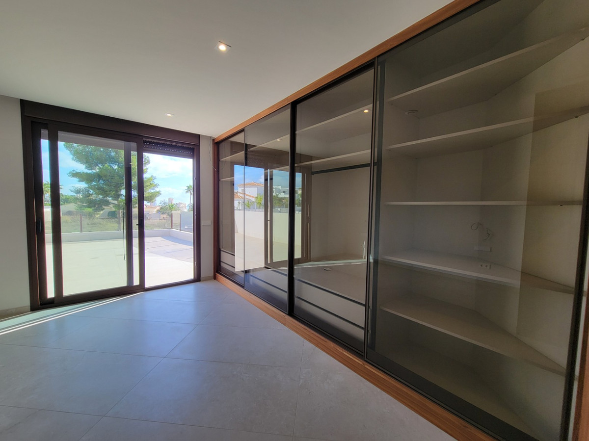 5 Bed Townhouse for sale in Calpe Costa Blanca, Alicante, Spain