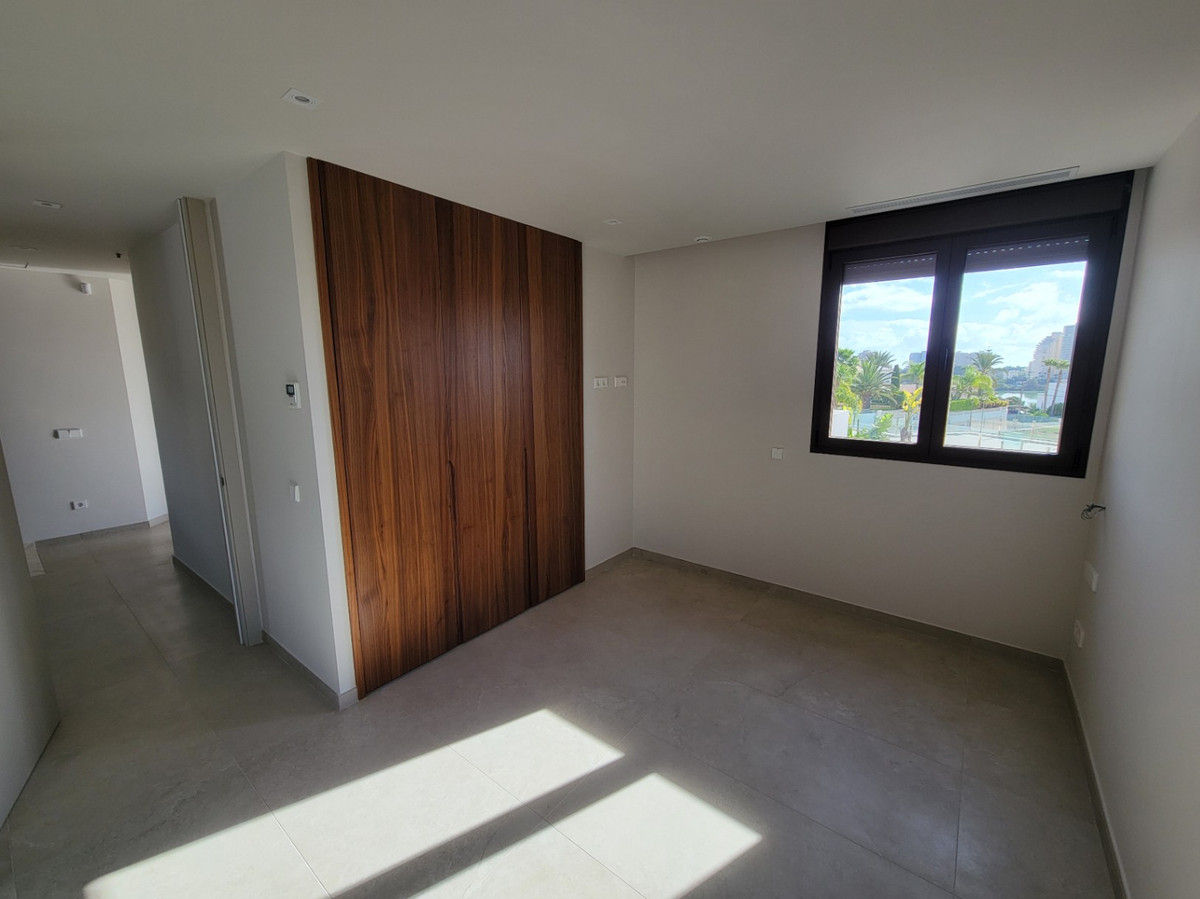 5 Bed Townhouse for sale in Calpe Costa Blanca, Alicante, Spain