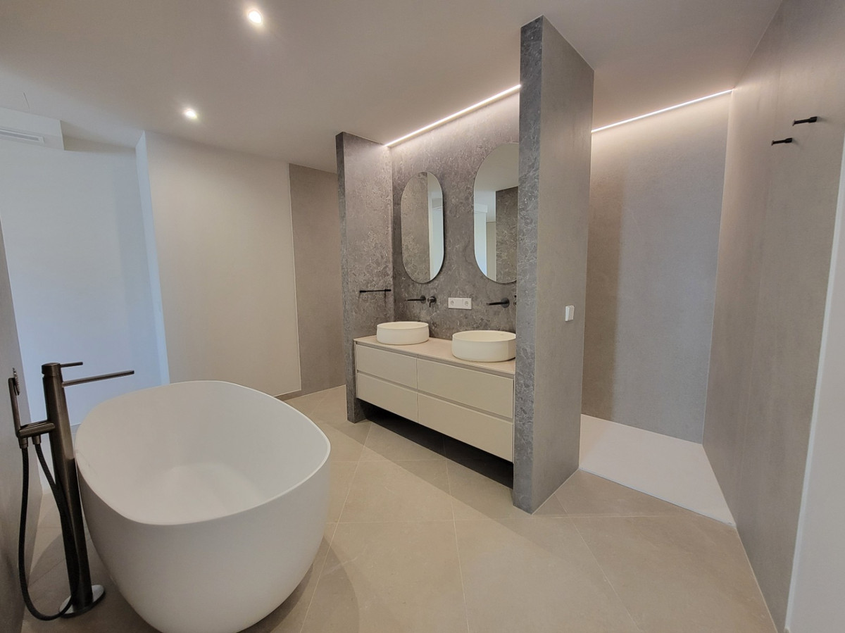 5 Bed Townhouse for sale in Calpe Costa Blanca, Alicante, Spain