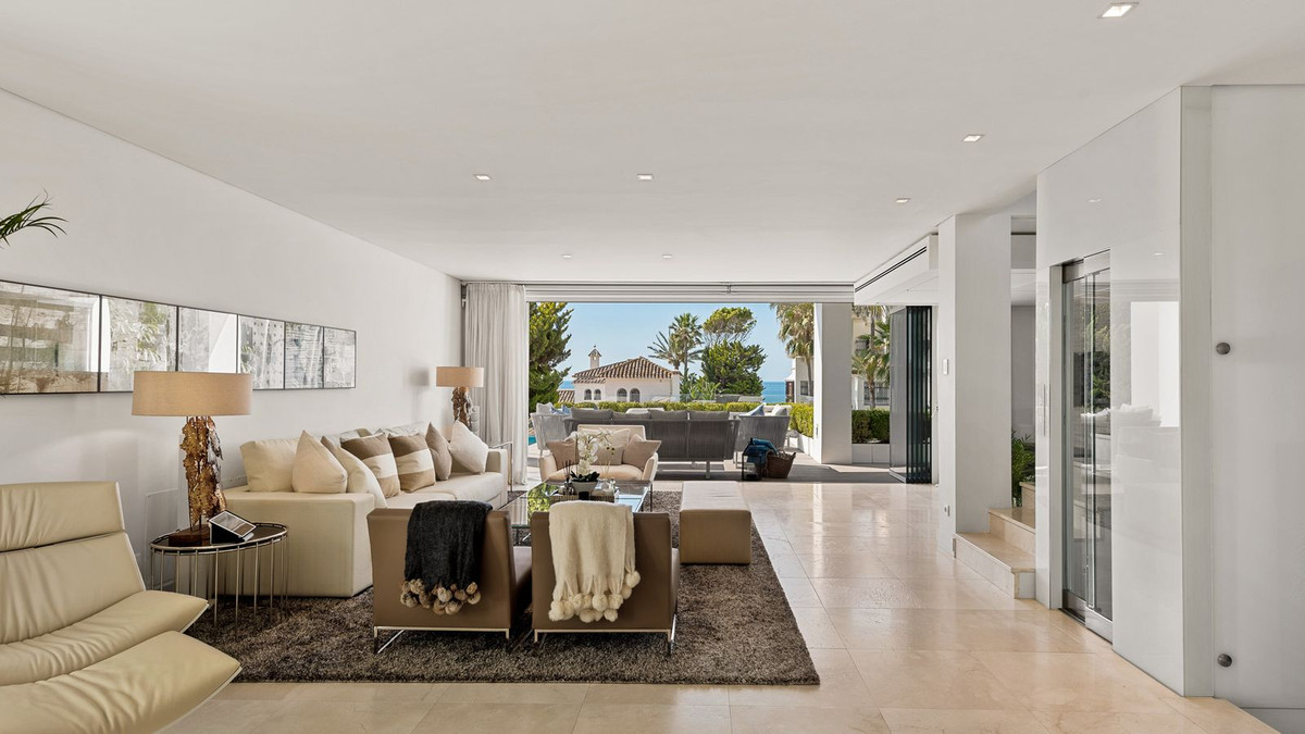 Se vende Villa - Chalet de 4 dormitorios en Costa Del Sol, Málaga, España