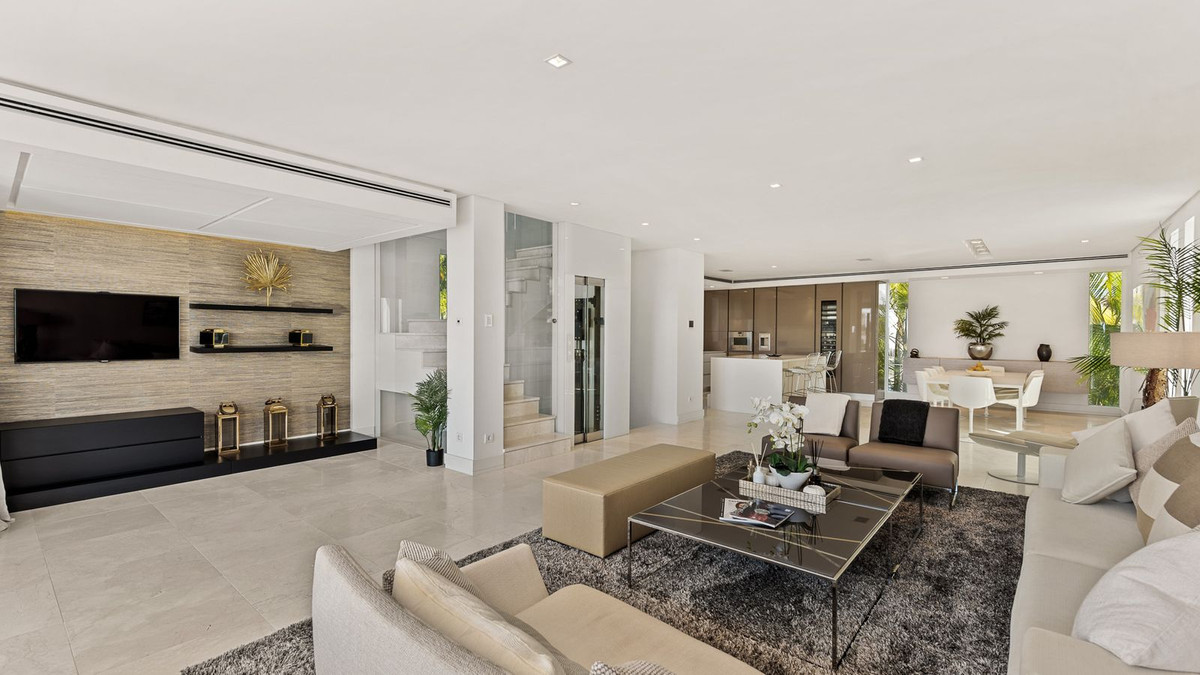 Se vende Villa - Chalet de 4 dormitorios en Costa Del Sol, Málaga, España