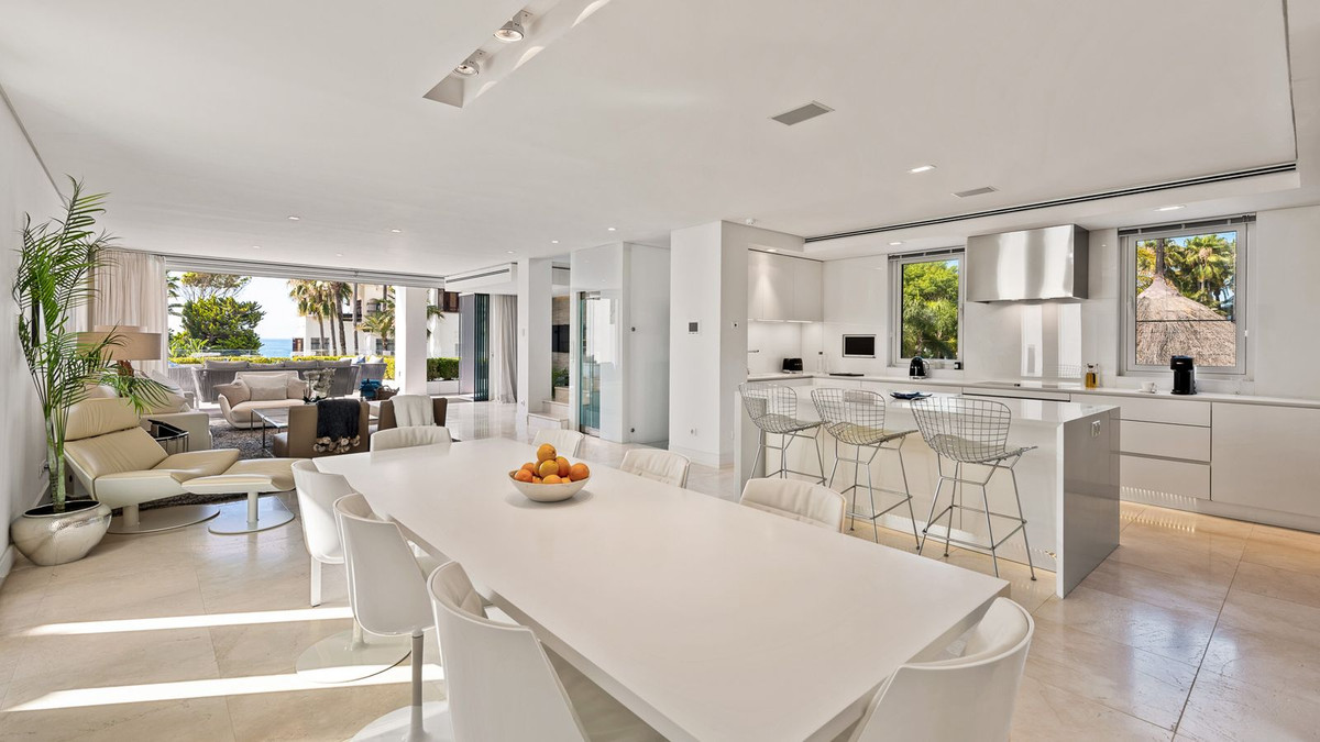Se vende Villa - Chalet de 4 dormitorios en Costa Del Sol, Málaga, España