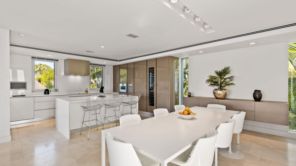 Se vende Villa - Chalet de 4 dormitorios en Costa Del Sol, Málaga, España