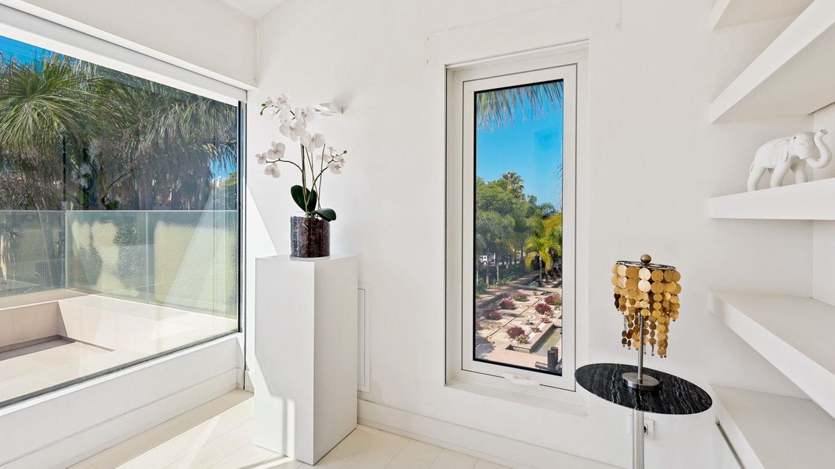 Se vende Villa - Chalet de 4 dormitorios en Costa Del Sol, Málaga, España