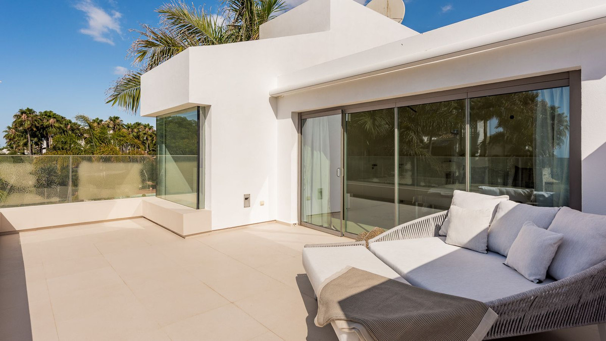Se vende Villa - Chalet de 4 dormitorios en Costa Del Sol, Málaga, España
