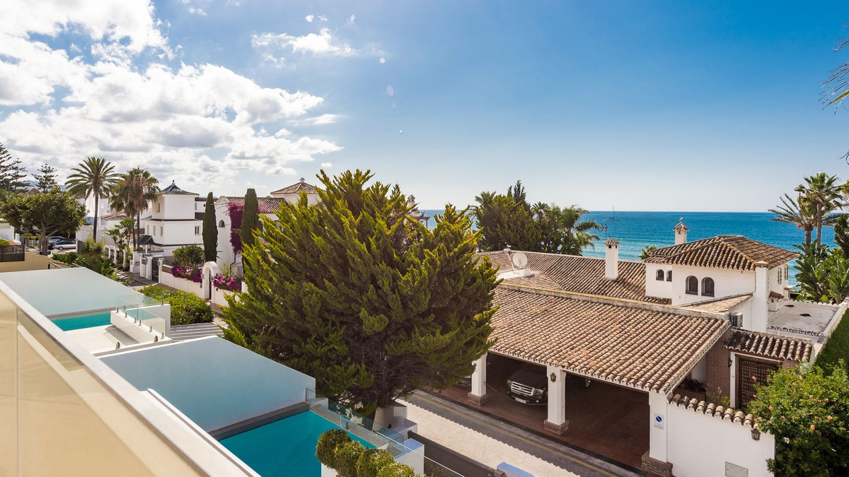 Se vende Villa - Chalet de 4 dormitorios en Costa Del Sol, Málaga, España