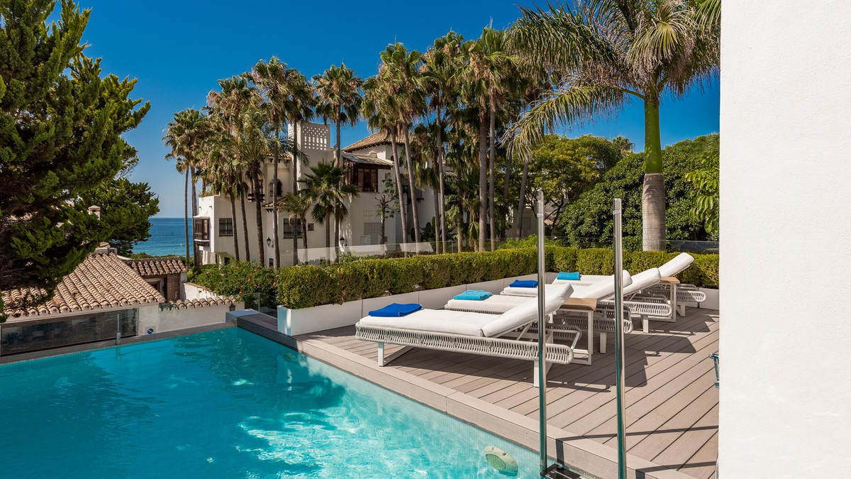 Se vende Villa - Chalet de 4 dormitorios en Costa Del Sol, Málaga, España