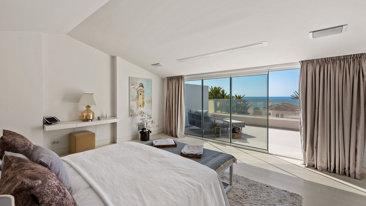 Se vende Villa - Chalet de 4 dormitorios en Costa Del Sol, Málaga, España