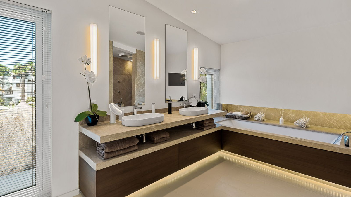 Se vende Villa - Chalet de 4 dormitorios en Costa Del Sol, Málaga, España