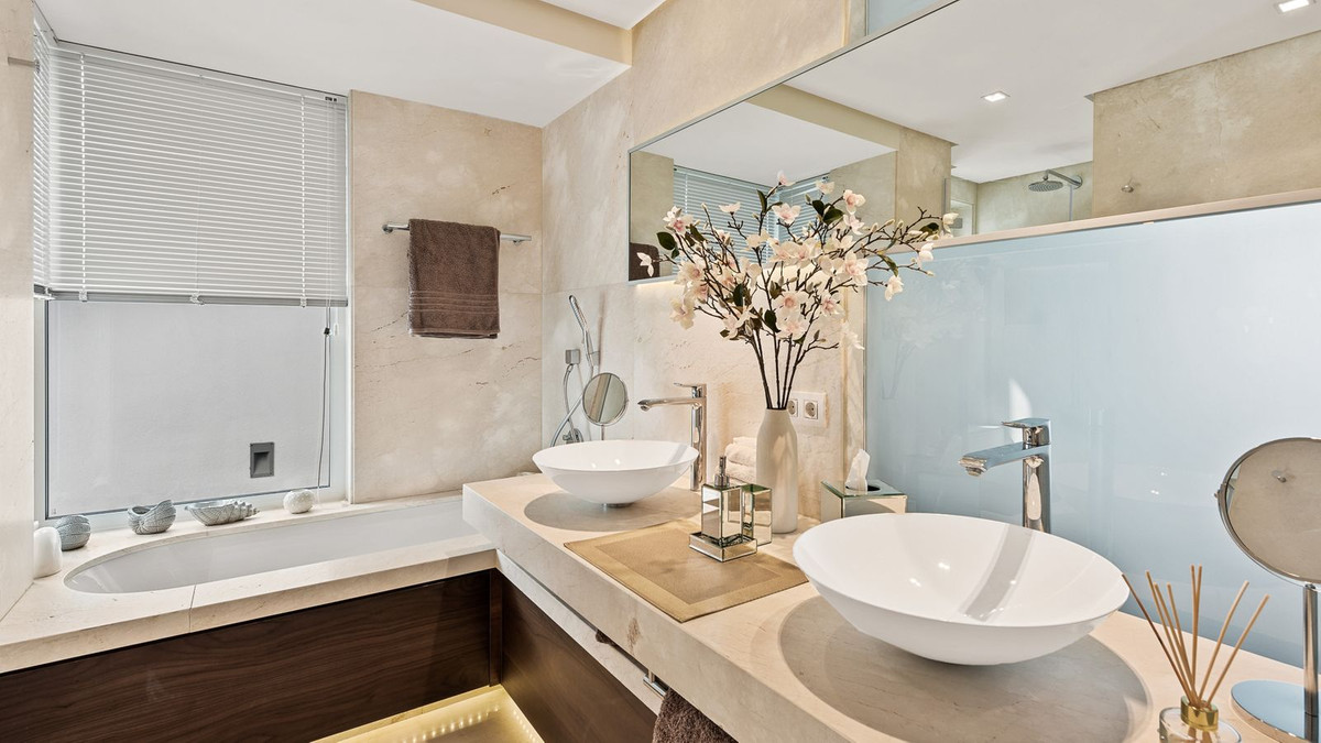 Se vende Villa - Chalet de 4 dormitorios en Costa Del Sol, Málaga, España