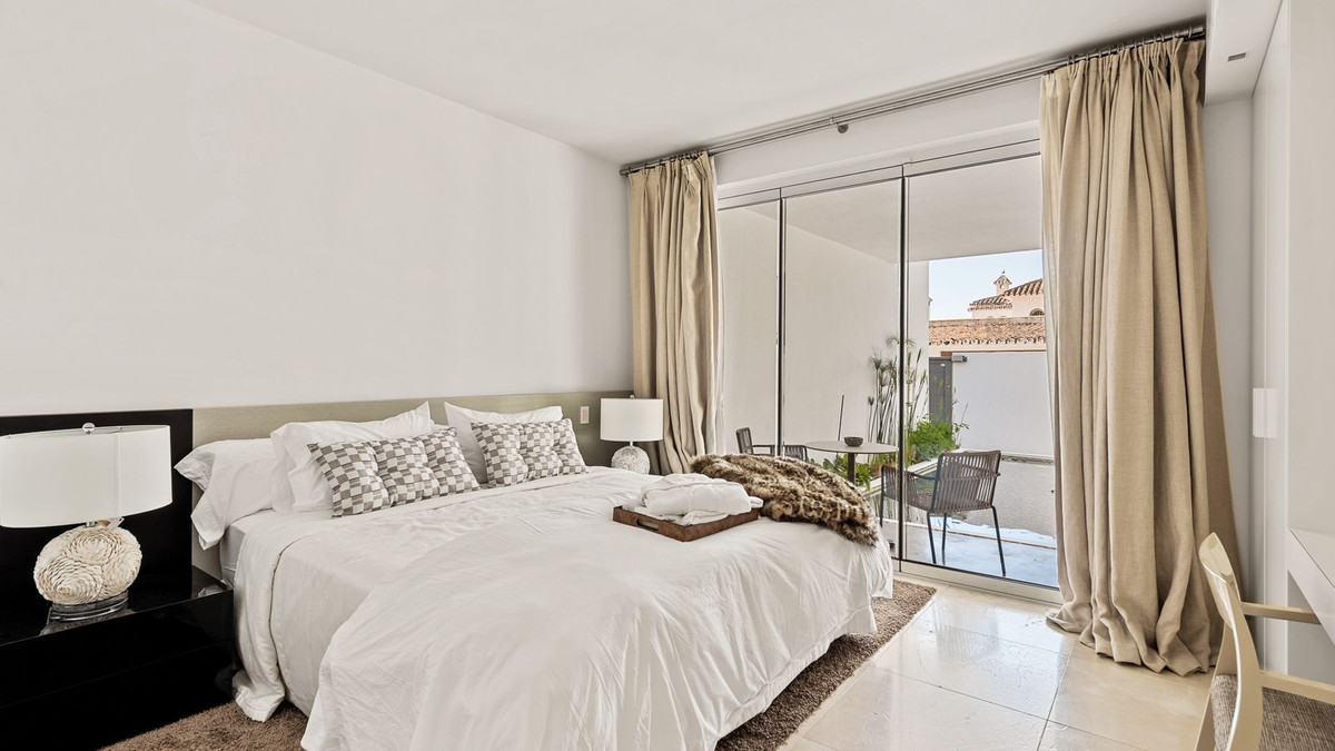 Se vende Villa - Chalet de 4 dormitorios en Costa Del Sol, Málaga, España