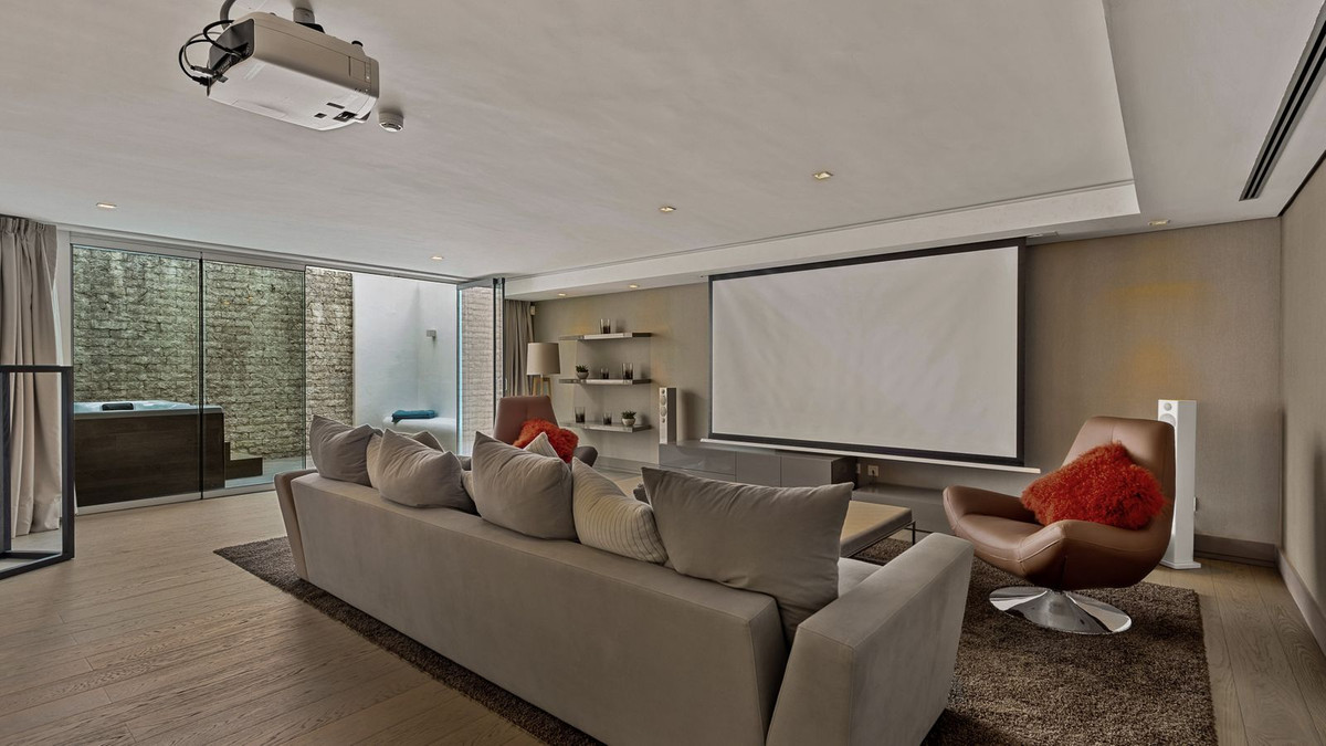 Se vende Villa - Chalet de 4 dormitorios en Costa Del Sol, Málaga, España