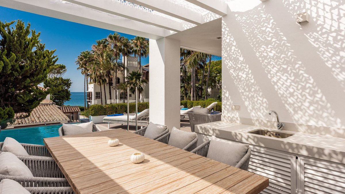 Se vende Villa - Chalet de 4 dormitorios en Costa Del Sol, Málaga, España