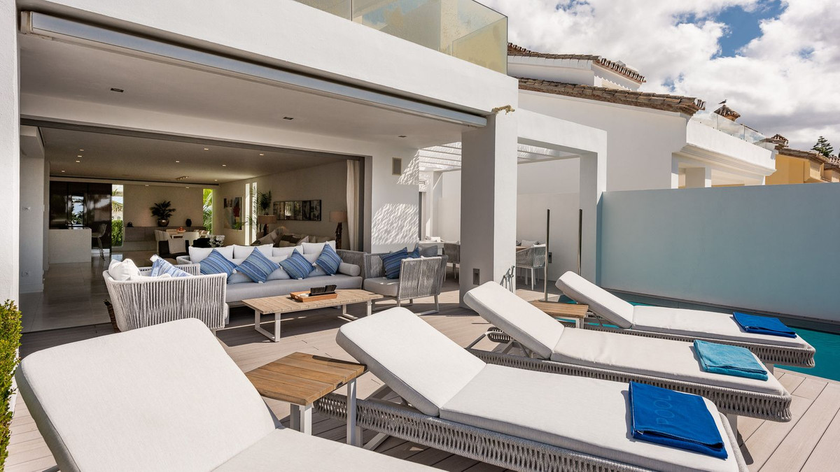 Se vende Villa - Chalet de 4 dormitorios en Costa Del Sol, Málaga, España