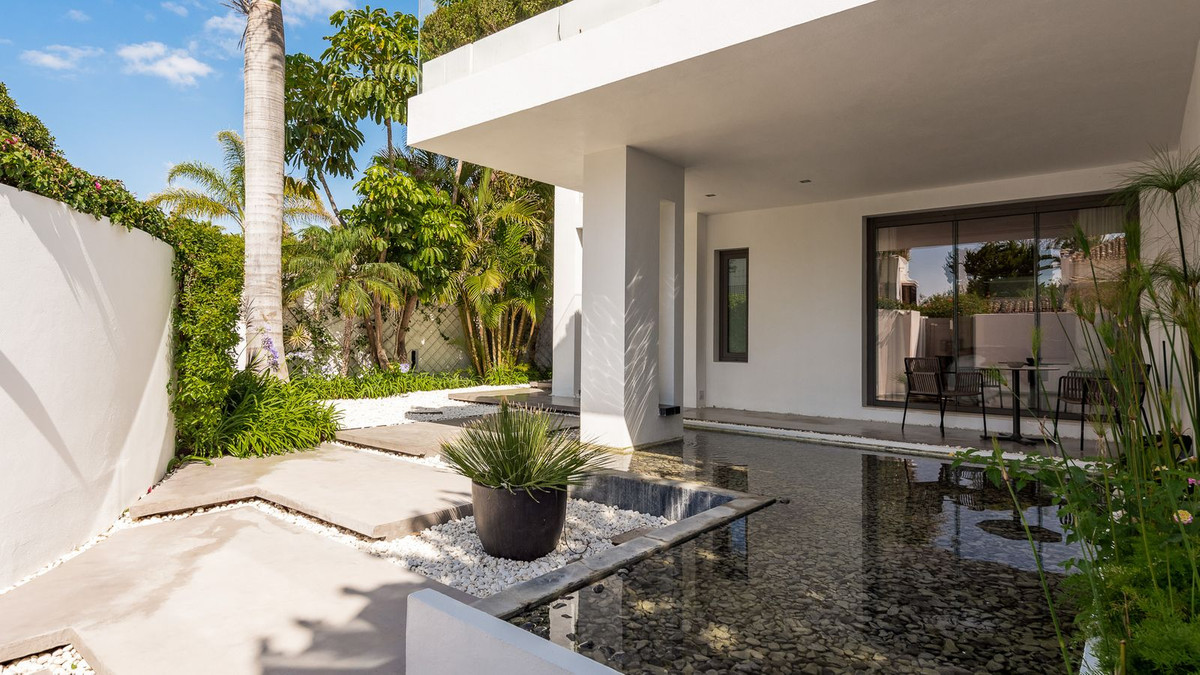 Se vende Villa - Chalet de 4 dormitorios en Costa Del Sol, Málaga, España