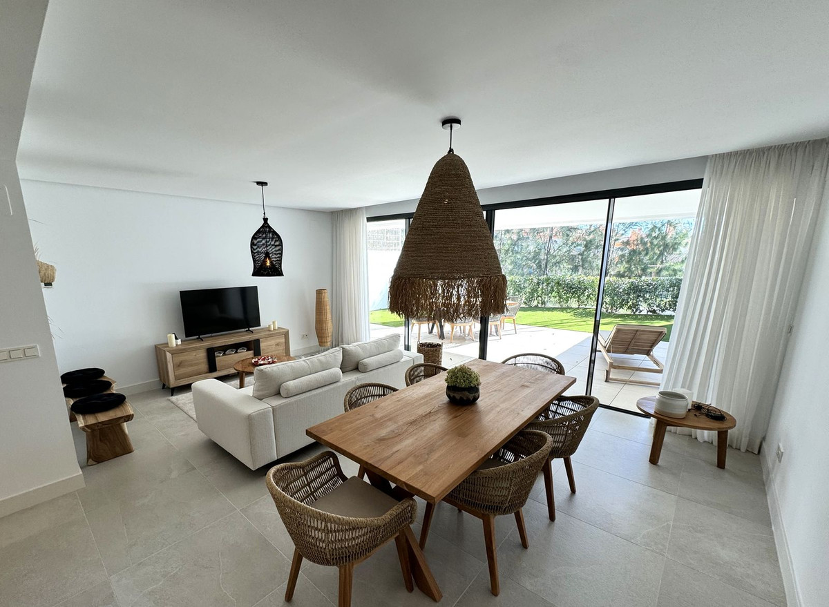 3 Bed Apartment for sale in Cabopino Costa Del Sol, Málaga, Spain